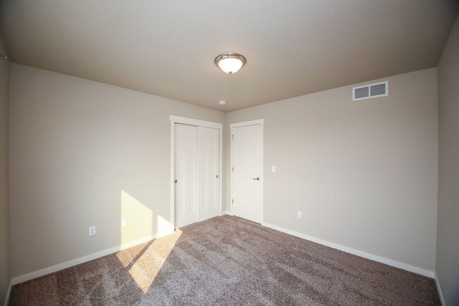 Building Photo - 4 Bedroom Home in Wellington