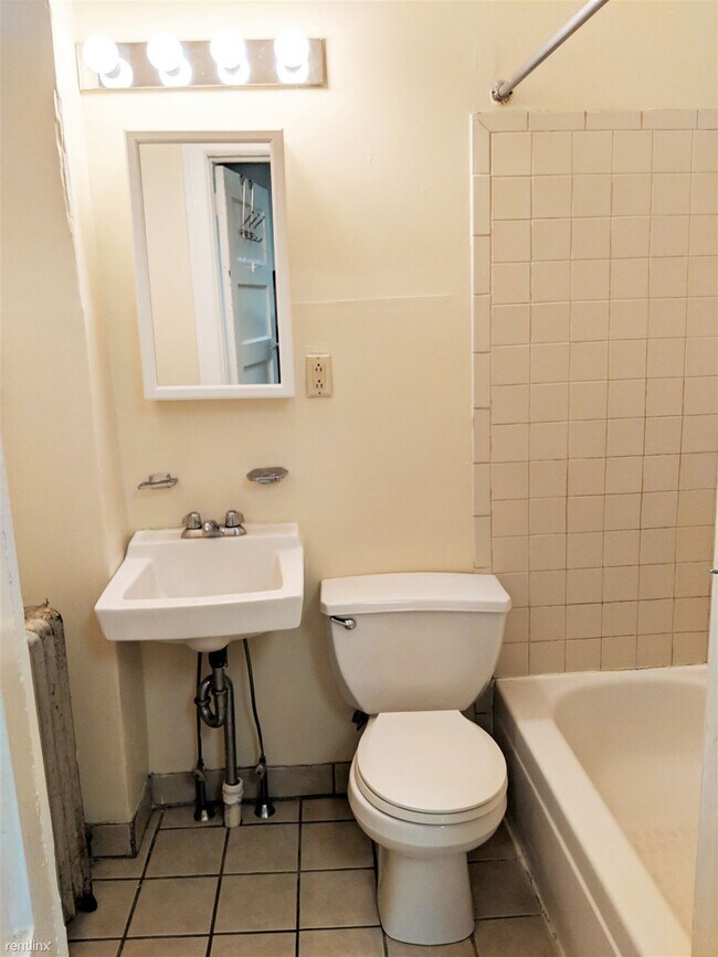 Building Photo - 427 S 45th St