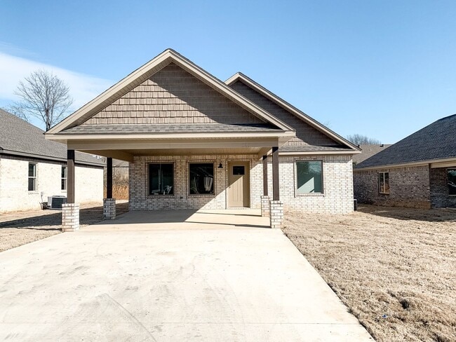 Primary Photo - 260 Wolf Den Dr