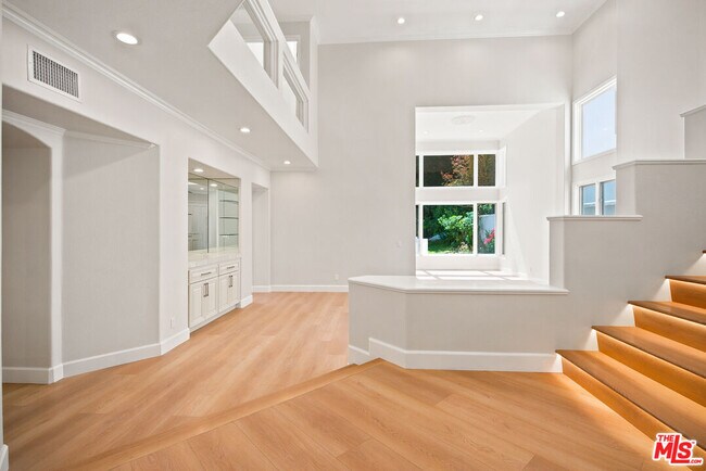 Building Photo - 4324 Park Verdi