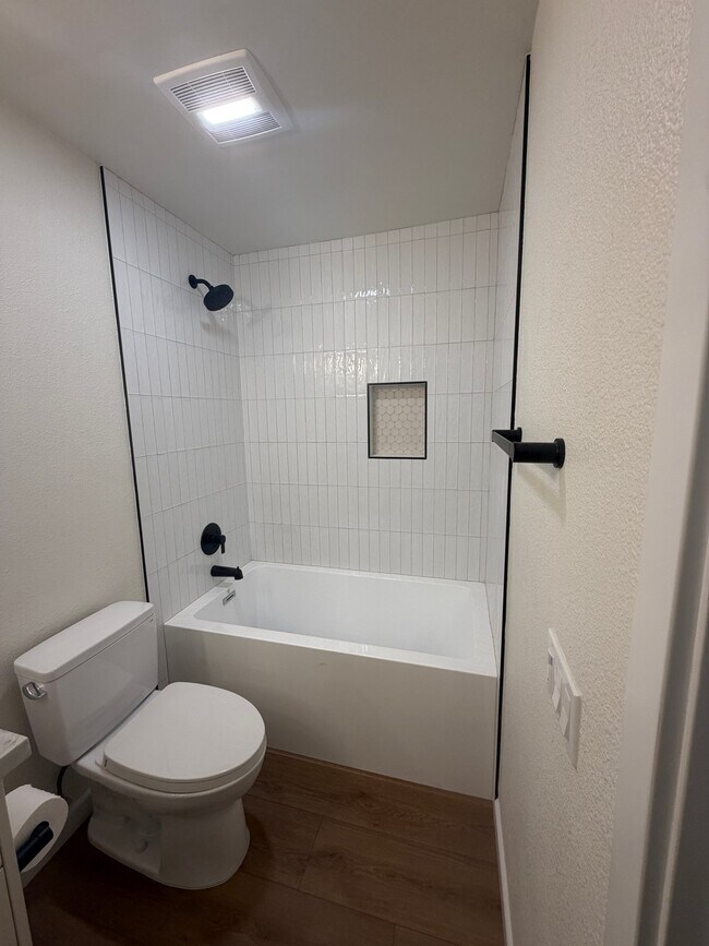 Building Photo - 7520 Woodbine Way