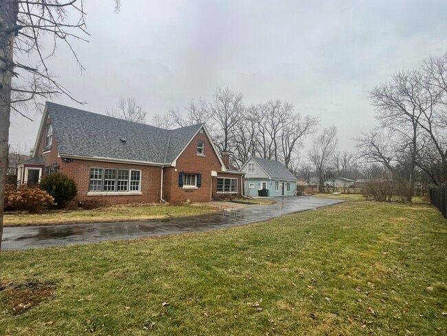 Building Photo - 1009 61st St