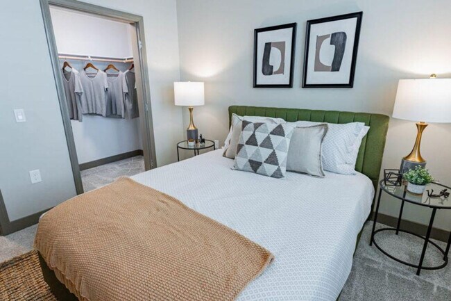 Building Photo - 920 Bayswater Ave