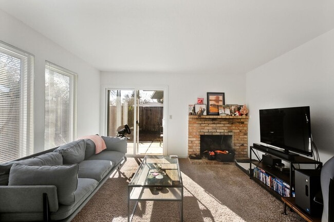 Building Photo - 2 Bedroom 2 Bedroom Home in East Davis with solar