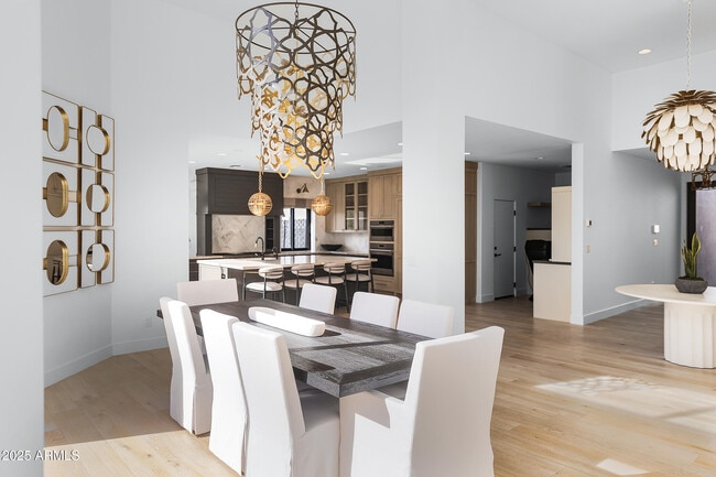 Building Photo - 5841 N Echo Canyon Cir