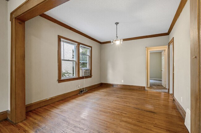 Building Photo - MUST SEE 5BD/2BA in Como near U of M! Avail. 9/1/26