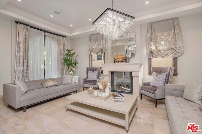 Building Photo - 329 Canon Dr