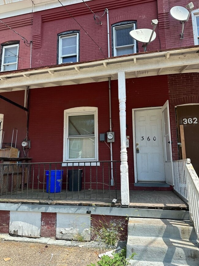 Building Photo - 3 Bedroom 1 bath