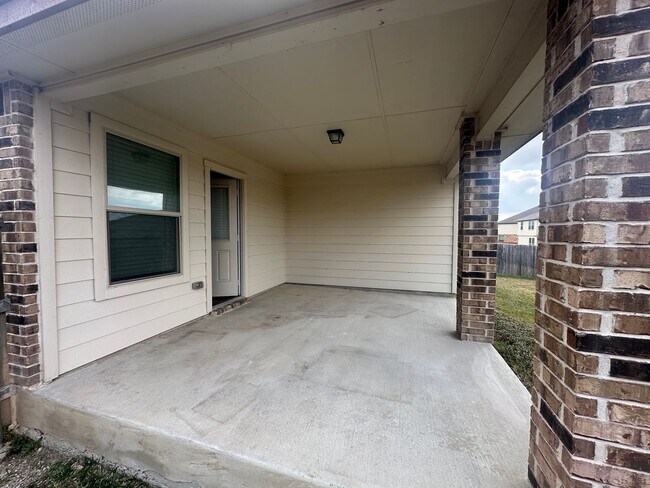 Building Photo - AVAILABLE NOW ! 1 WEEK FREE MOVE IN SPECIAL