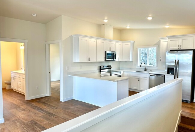 Building Photo - Stunning new home (2025) in North Tacoma –...