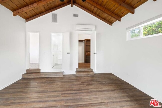 Building Photo - 4753 Saloma Ave
