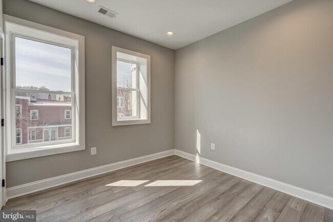 Building Photo - Stunning End-Rowhouse 4/Bedrooms, 4.5 Baths, in Shaw/Truxton Circle – Bathed in Natural Light!
