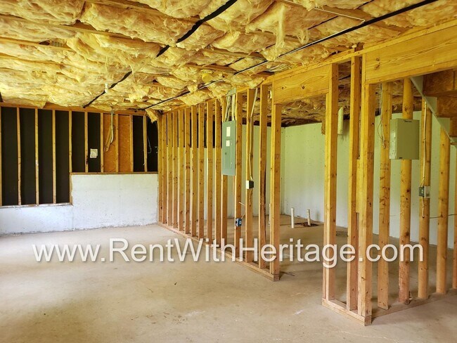 Building Photo - 179 Parkview Ln