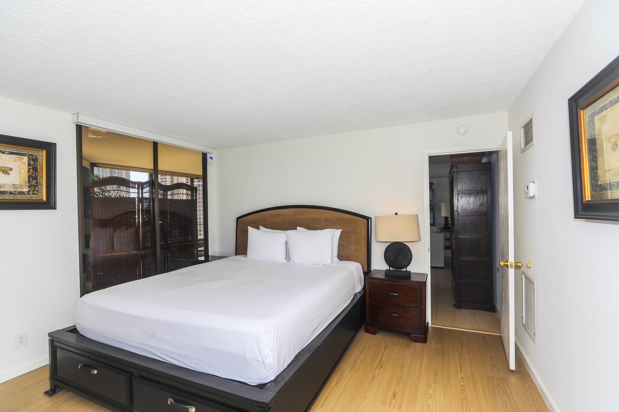 Building Photo - 1910 Ala Moana Blvd