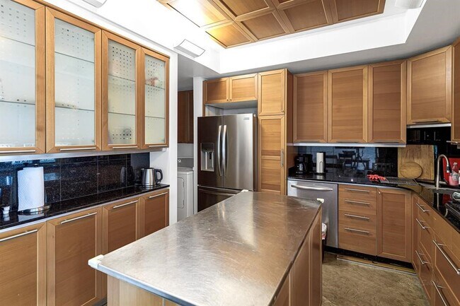 Building Photo - 5878 Valley Forge Dr