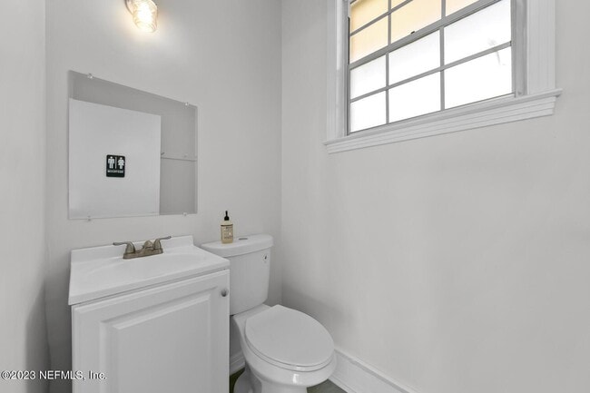 Building Photo - 221 Pablo Rd