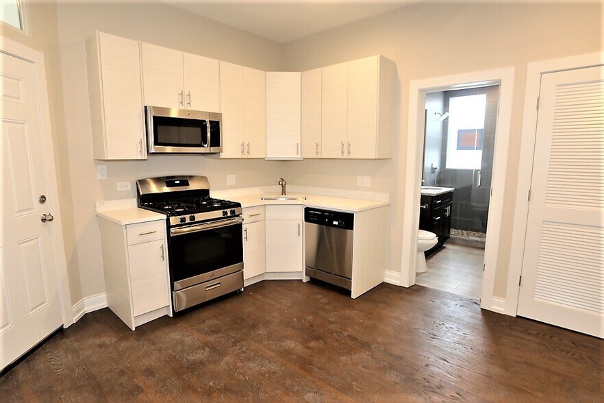 Primary Photo - 2758 N Richmond St