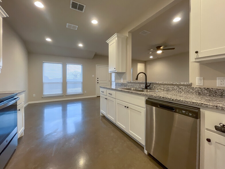 Building Photo - 108 W Windmill Way