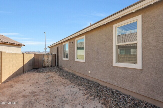 Building Photo - 7512 W Warner St
