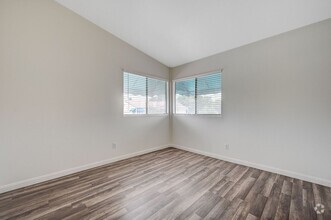 Building Photo - 2 Bedroom Condo Available!