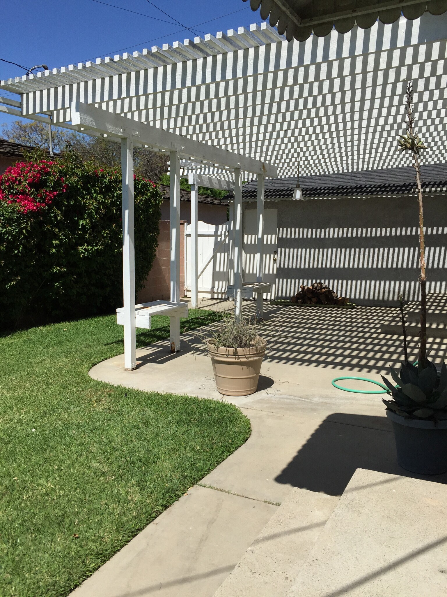 Building Photo - 5828 E Parkcrest St