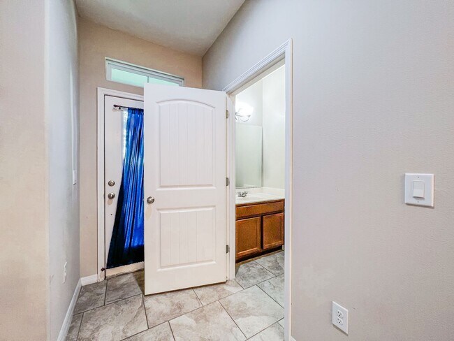 Building Photo - Spacious 4-Bedroom Townhome in Harmony – A Perfect Blend of Nature & Comfort!