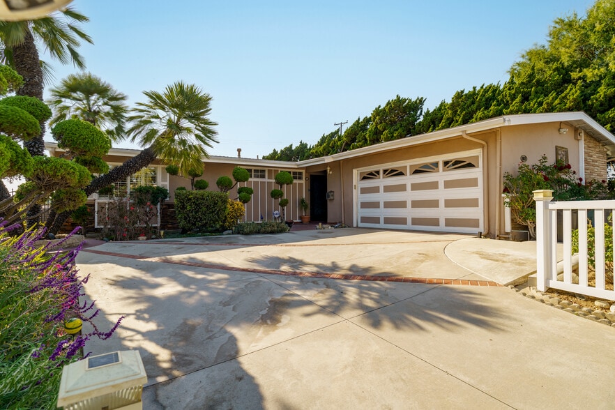 Building Photo - 817 Malone Dr