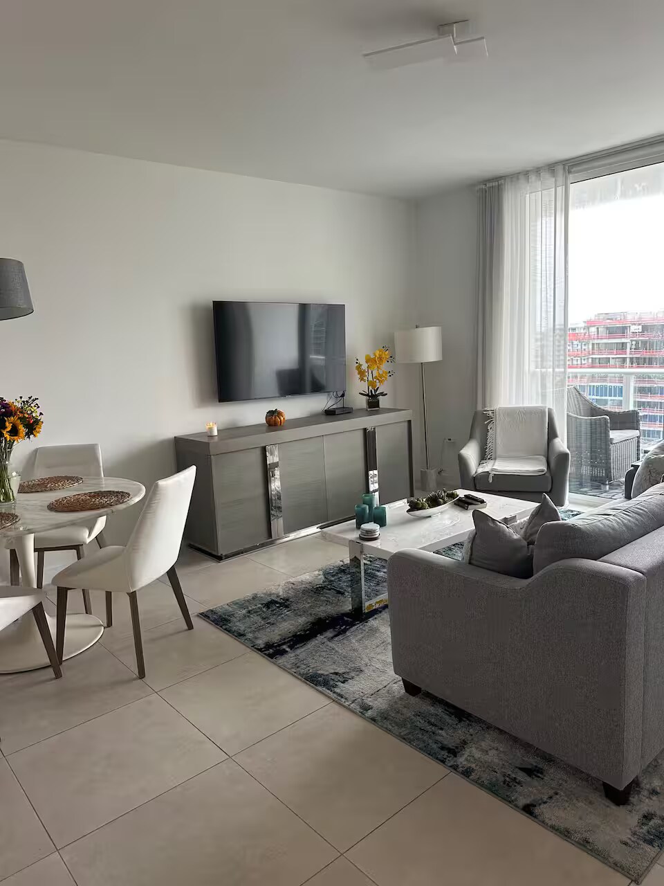 Building Photo - 401 N Birch Rd