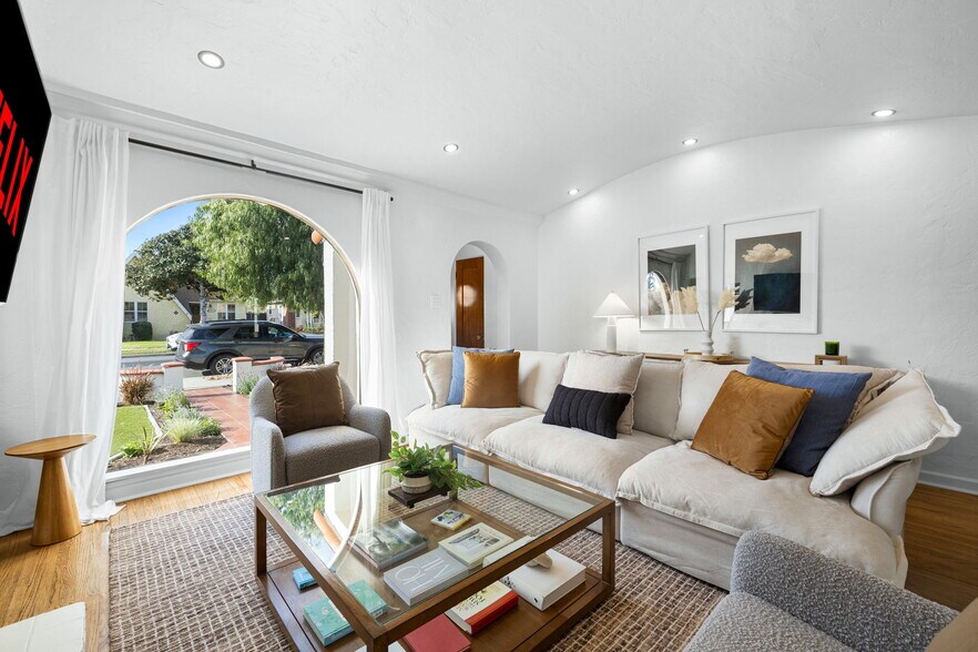 Building Photo - 3758 Gaviota Ave