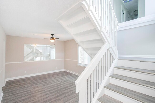 Building Photo - Charming Townhome in Hermitage!