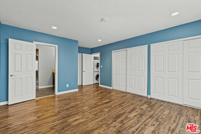 Building Photo - 1200 Flores St