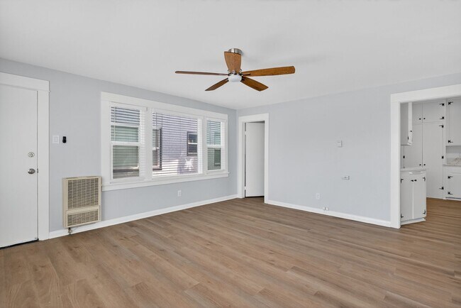 Interior Photo - 1711 E Appleton St