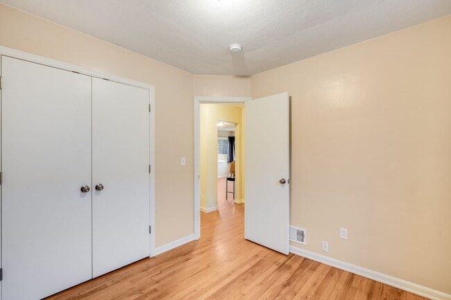 Building Photo - 4811 N Maryland Ave