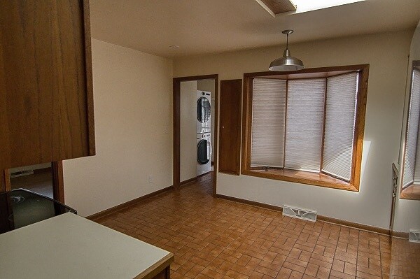 Kitchen bay window - 4365 Pierson St