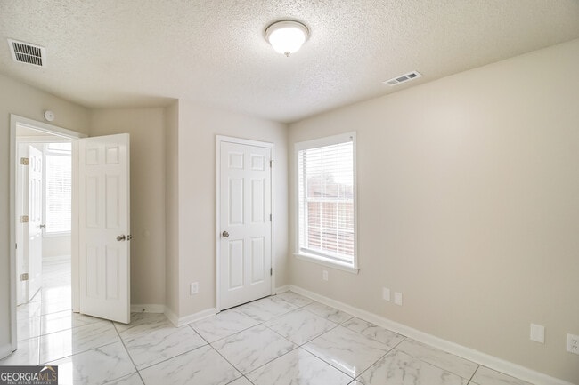 Building Photo - 148 Parkside Dr