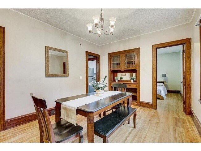 Building Photo - 27th Ave S