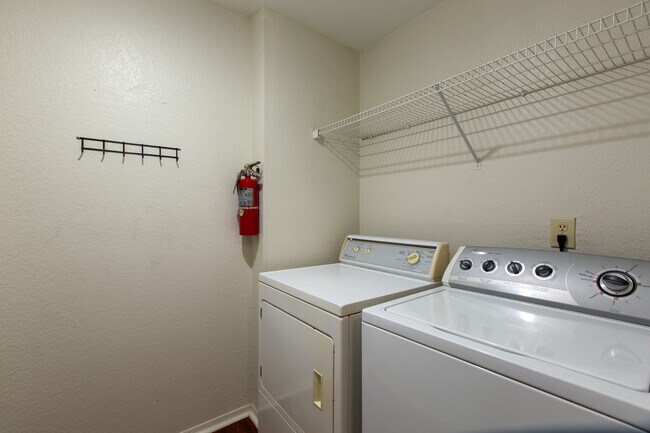 Building Photo - 13810 Sutton Park Dr N