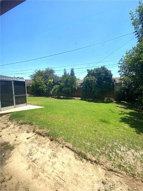 Building Photo - 700 E Orangewood Dr