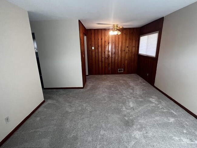 Building Photo - 6005 Applegate Ln