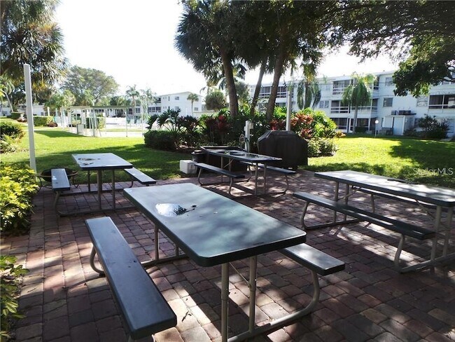 Building Photo - 2531 Flamingo Blvd