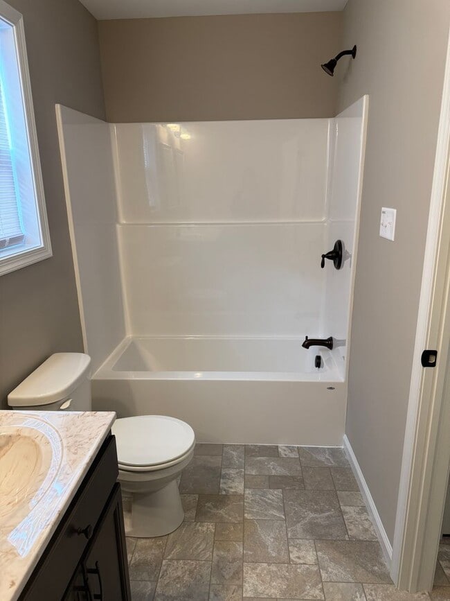 Building Photo - 243 Woodridge Dr