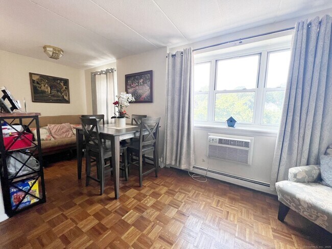 Building Photo - 27 Northill St