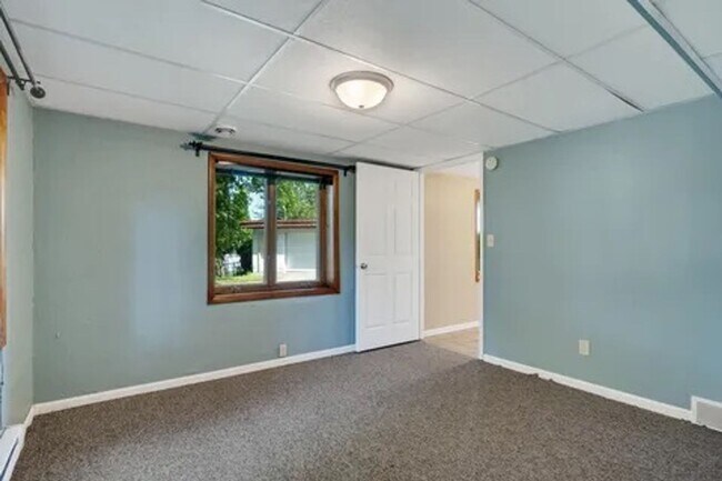 Building Photo - TM - 01 - Cliffside Dr