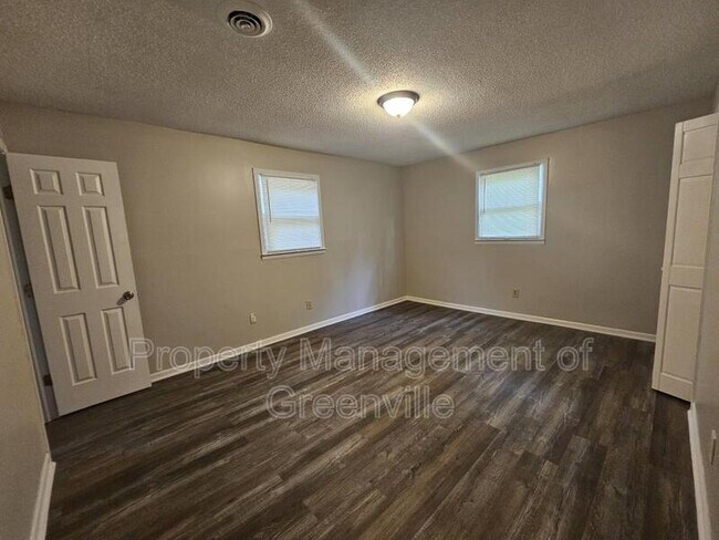 Building Photo - 510 Woodside Ln