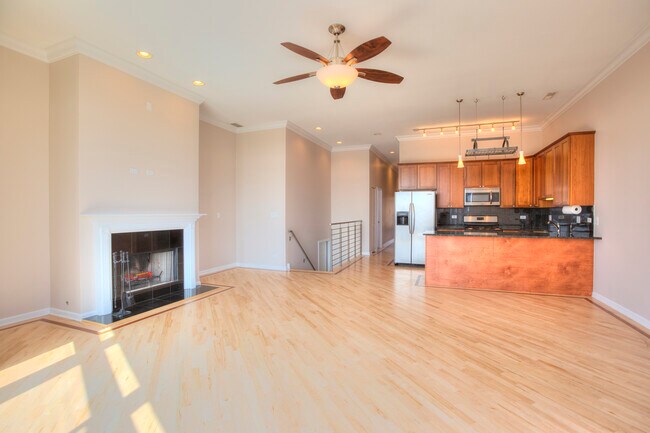 Building Photo - 3012 W Fullerton Ave