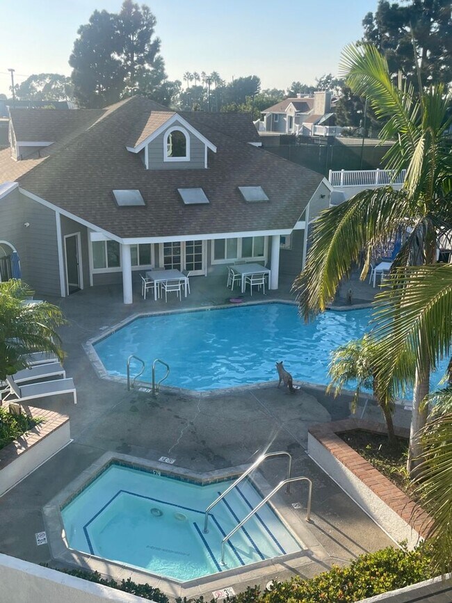 Building Photo - Sunshine and Seabreeze