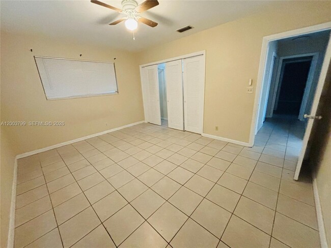 Building Photo - 1050 SW 2nd Ave