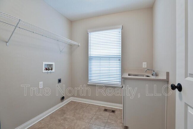 Building Photo - 1412 Leesland Dr