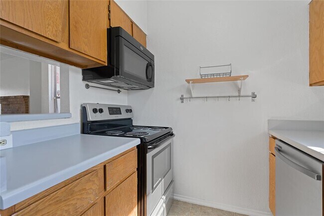 Building Photo - 2507 W Slaughter Ln