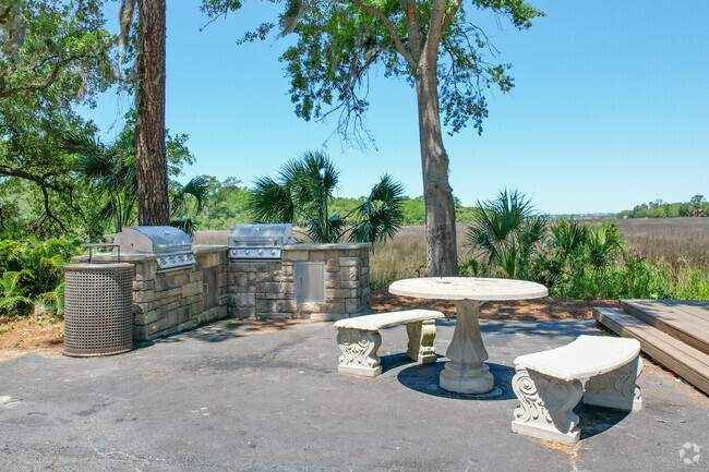 Outdoor Kitchen - The Riverview